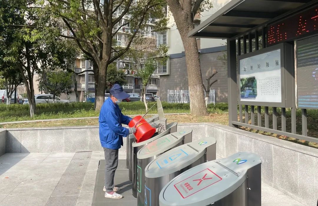 不銹鋼地埋式垃圾桶試點杭州蕭山老舊小區(qū)改造